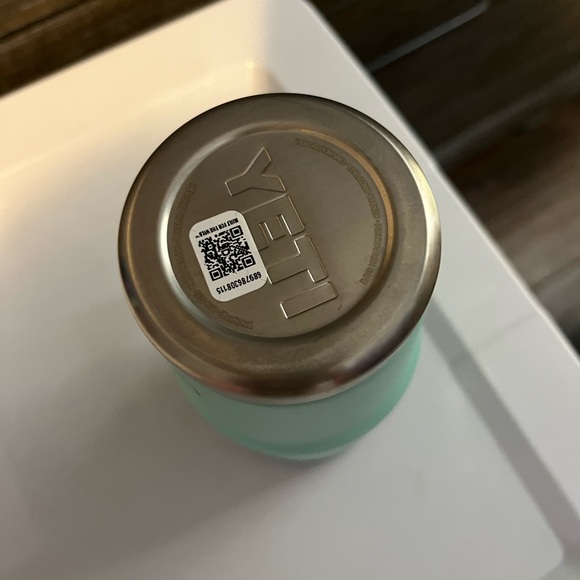 YETI Turquoise Travel Mug - Picture 3 of 3